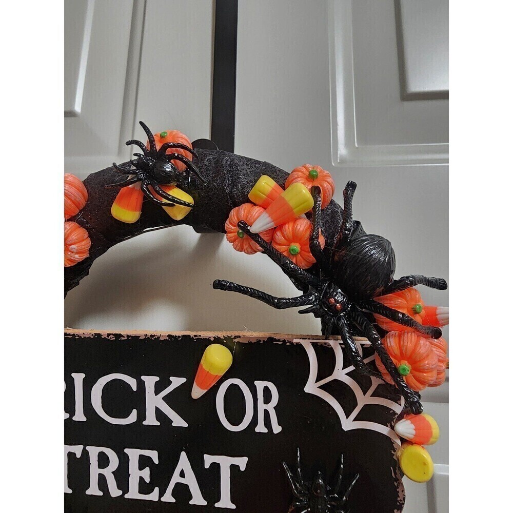 Trick or Treat Halloween Wreath 8 1/2 inches-NEW - Picture 8 of 9